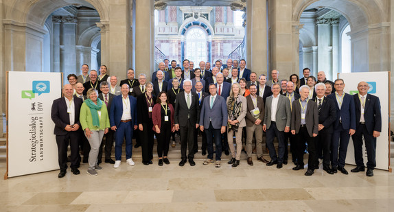 Gruppenbild anlässlich der Abschlusskonferenz zum Strategiedialog Landwirtschaft