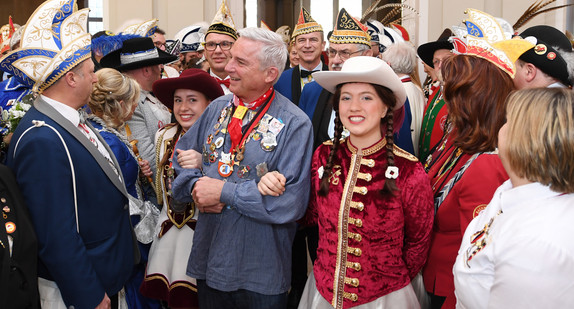 Innenminister Thomas Strobl (Mitte) beim Empfang für die Karnevals- und Fasnachtsvereine des Landes