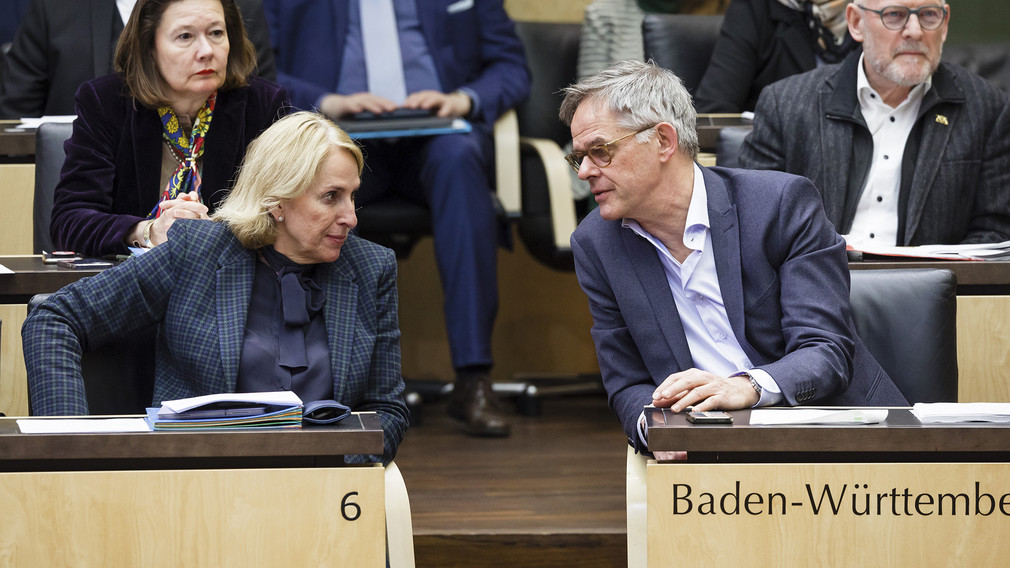 Der Bevöllmächtigte des Landes Baden-Württemberg beim Bund, Rudi Hoogvliet im Austauch mit Staatsrätin Karolina Gernbauer 