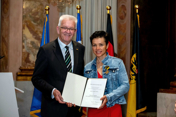 Ministerpräsident Winfried Kretschmann (l.) und Sabine Spitz (r.) 