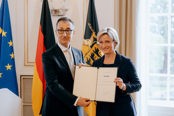 Ministerpräsident Cem Özdemir (links) und Dr. Nicole Hoffmeister-Kraut (rechts), Ministerin für Wirtschaft, Handwerk und Tourismus 