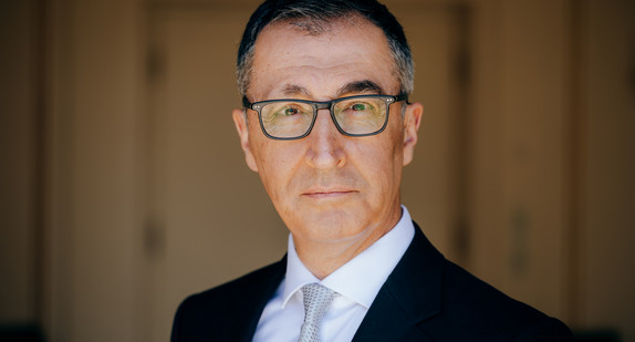 Portraitbild von Ministerpräsident Cem Özdemir