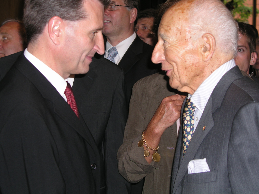 (2005) Ministerpräsident Günther Oettinger mit dem früheren Bundespräsidenten Walter Scheel