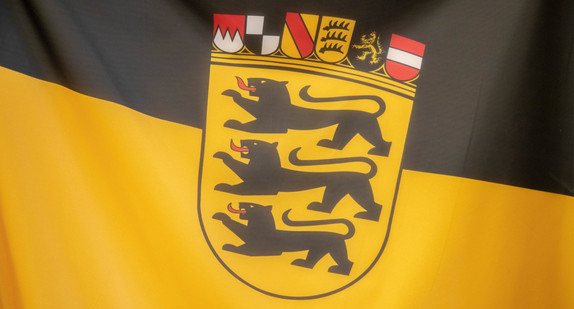 Flagge mit Landeswappen