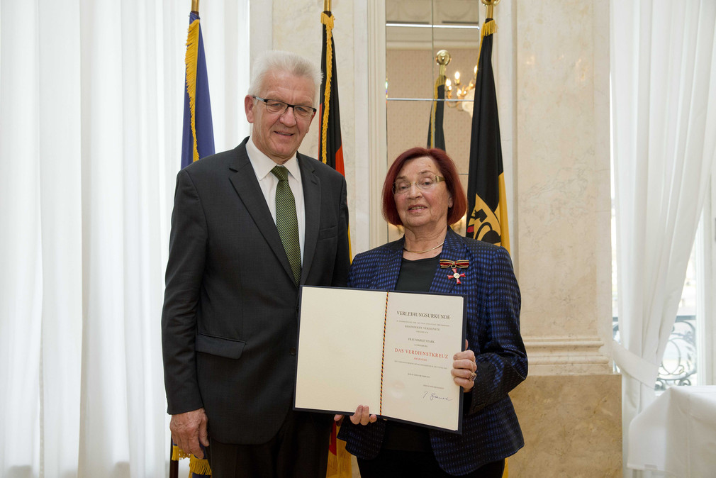 Ministerpräsident Winfried Kretschmann (l.) und Margit Stark (r.)