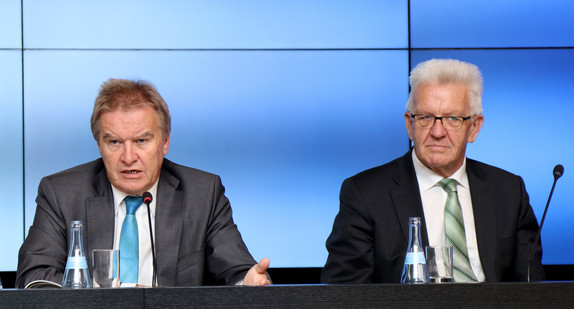 Ministerpräsident Winfried Kretschmann (r.) und Umweltminister Franz Untersteller (l.)