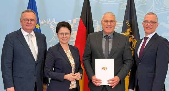 von links nach rechts: Amtschef Elmar Steinbacher, Justizministerin Marion Gentges, Leitender Oberstaatsanwalt Rainer Feil und Generalstaatsanwalt Frank Rebmann