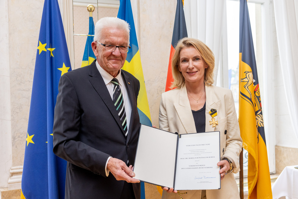 Ministerpräsident Winfried Kretschmann (links) und Dr. Maria Furtwängler (rechts)