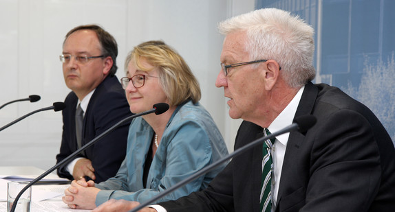 v.l.n.r.: Kultusminister Andras Stoch, Wissenschaftsministerin Theresia Bauer und Ministerpräsident Winfried Kretschmann