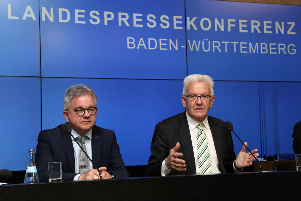 Ministerpräsident Winfried Kretschmann (r.) und Justizminister Guido Wolf (l.)