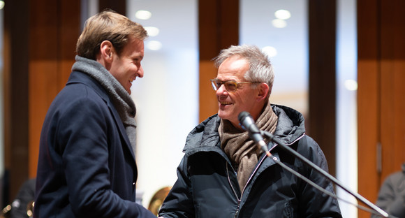 Yannick Bury MdB und Staatssekretär Rudi Hoogvliet im Gespräch