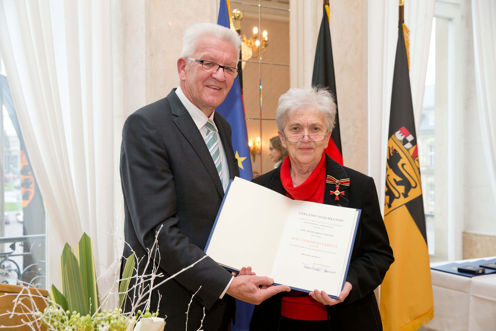 Ministerpräsident Winfried Kretschmann (l.) und Hildegard Gutekunst (r.)