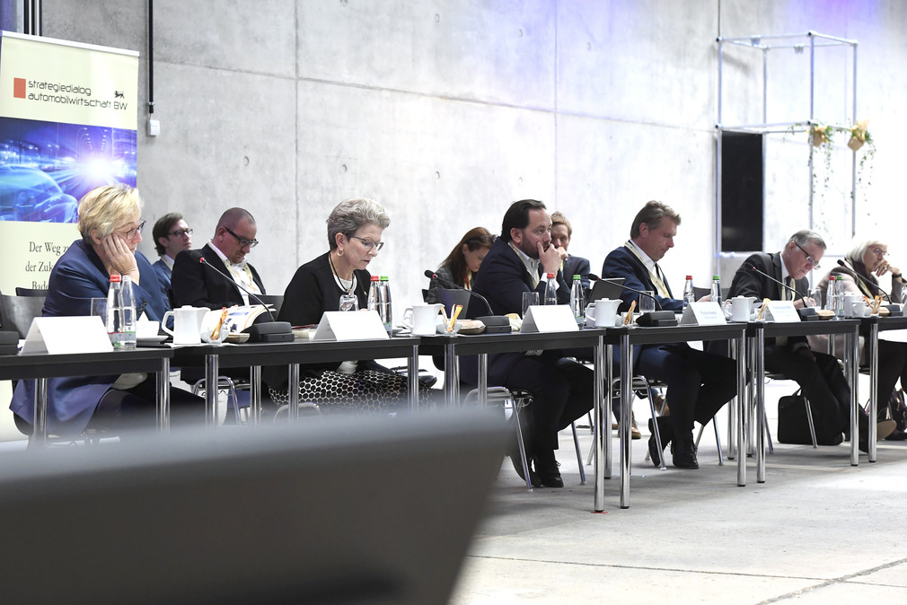 Blick ins Plenum bei der fünften Jahresveranstaltung des Strategiedialogs Automobilwirtschaft. 