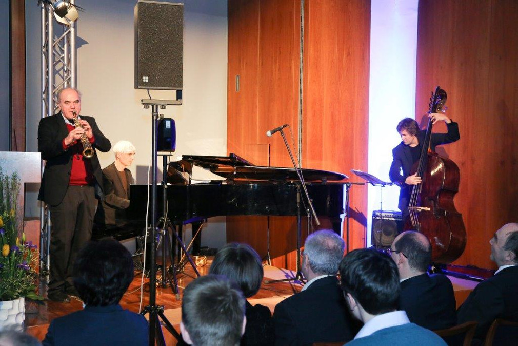 Die musikalische Umrahmung übernahm die rumänische Jazzgruppe Nicolas Simion und Band ...