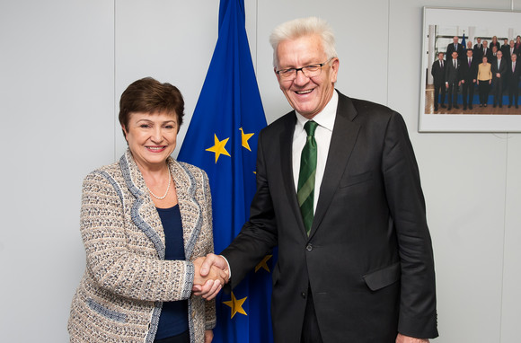 Ministerpräsident Winfried Kretschmann (r.) und EU-Kommissions-Vizepräsidentin Kristalina Georgieva (l.) (Foto: Vertretung des Landes Baden-Württemberg bei der Europäischen Union/FKPH)