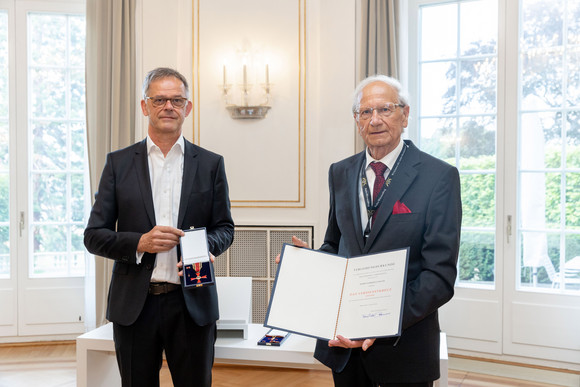 Staatssekretär Rudi Hoogvliet (l.) und Norbert Linsler (r.) 