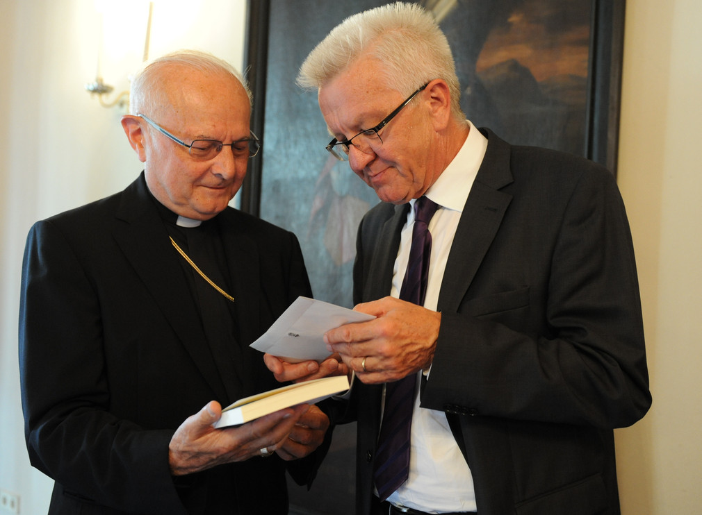 Ministerpräsident Winfried Kretschmann (r.) und Erzbischof em. Dr. Robert Zollitsch (l.) (Roger Koeppe - Erzbistum Freiburg)