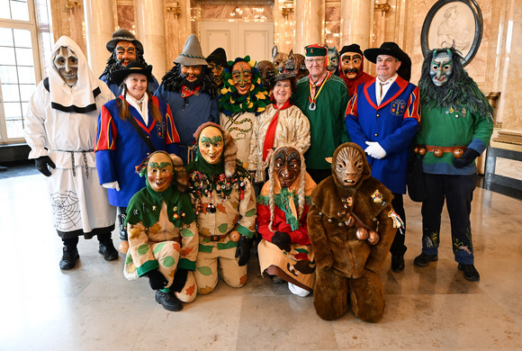 Gruppenbild mit dem Verband Alb-Bodensee-oberschwäbischer Narrenvereine 