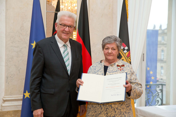 Ministerpräsident Winfried Kretschmann (l.) und Rotraut Schmale-Grede (r.)