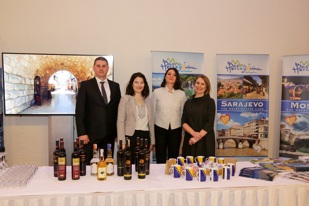 Die teilnehmenden Donauländer präsentierten sich mit Informationsständen und kulinarischen Spezialitäten.