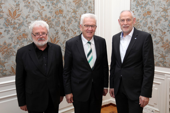 v.l.n.r.: Staatsminister Klaus-Peter Murawski, Ministerpräsident Winfried Kretschmann und der Vorsitzende des DGB-Bezirks Baden-Württemberg, Martin Kunzmann