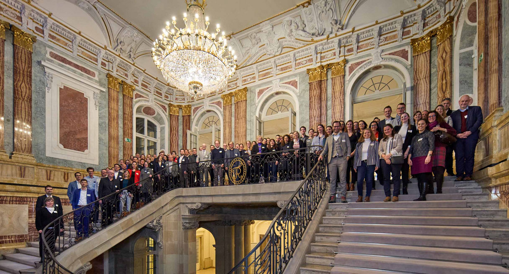 Gruppenbild anlässlich des Jahrestreffens des Dynamischen Europapool 2023 im Neuen Schloss in Stuttgart 