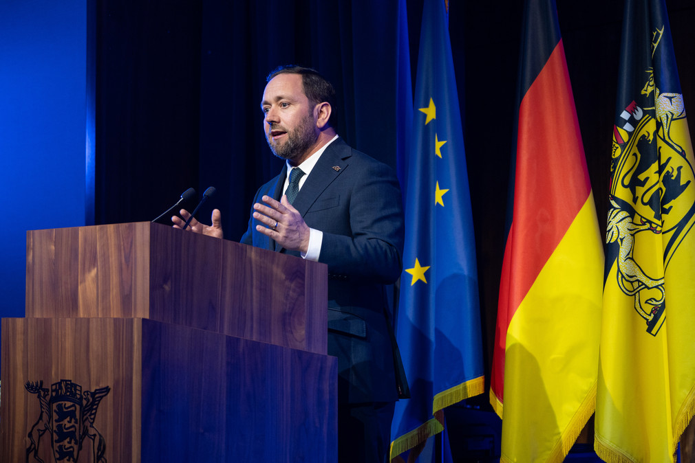 Staatssekretär Florian Hassler bei seiner Ansprache