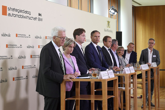 Pressekonferenz (Bild: © e-mobil BW / Studio KD Busch)