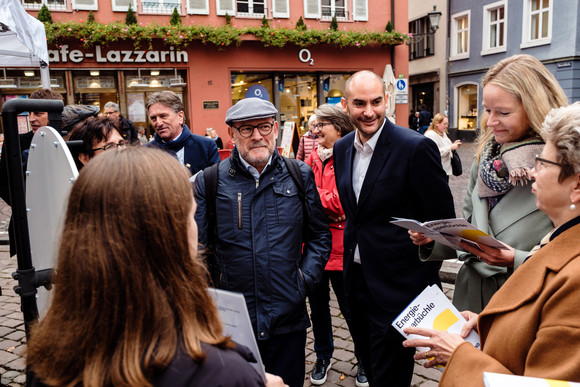 Roadshow zur Energiesparkampagne CLEVERLÄND auf dem Rathausplatz in Freiburg