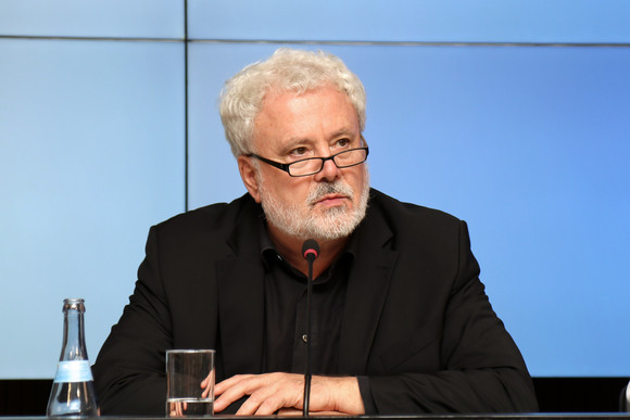 Staatsminister Klaus-Peter Murawski bei der Regierungspressekonferenz