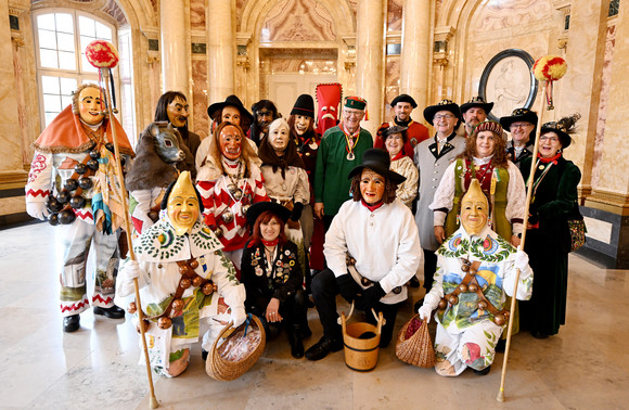 Gruppenbild mit dem Narrenfreundschaftsring Zollernalb