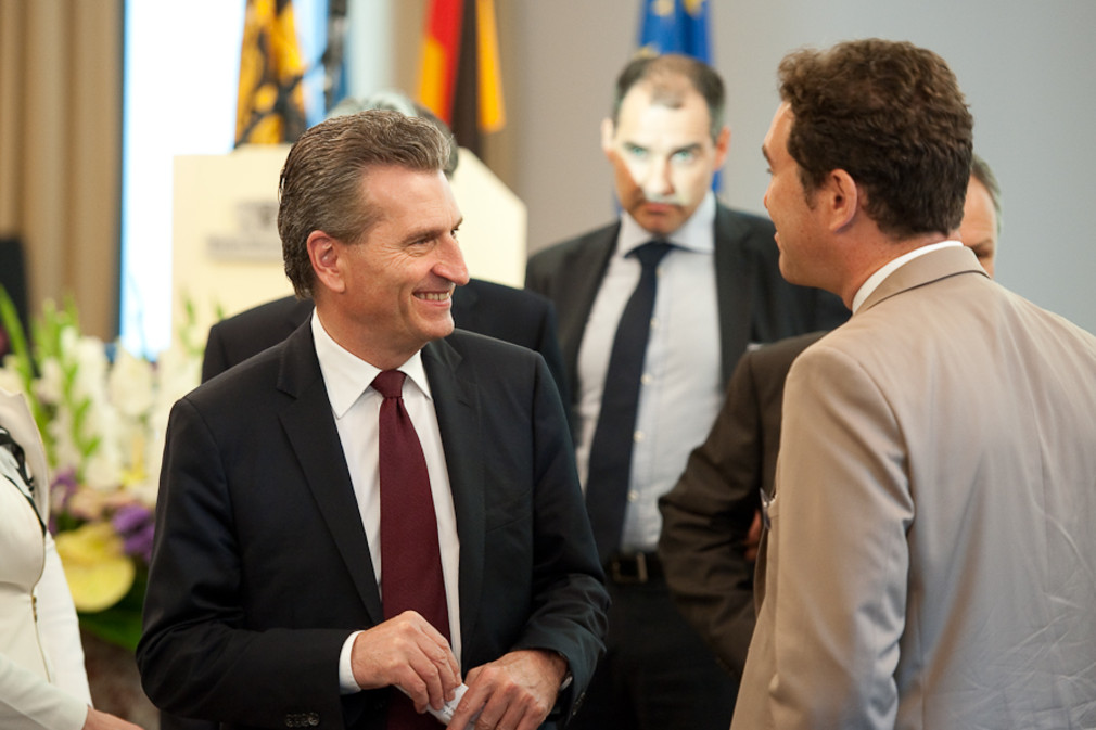 EU-Energiekommissar Günther H. Oettinger (l.)