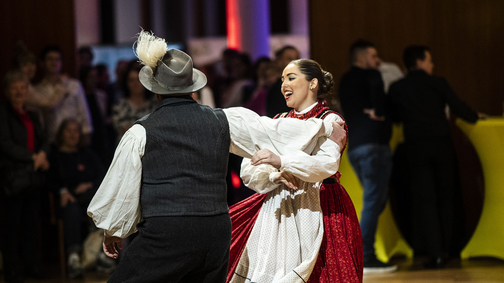 Die ungarische Tanzgruppe Berlini Fonó präsentierte dem Publikum traditionelle Tanzkultur