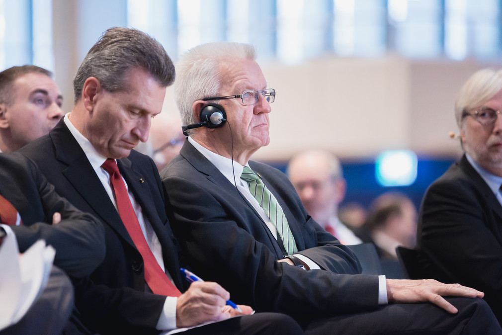 EU-Kommissar Günther Oettinger (l.) und Ministerpräseident Winfried Kretschmann (r.).