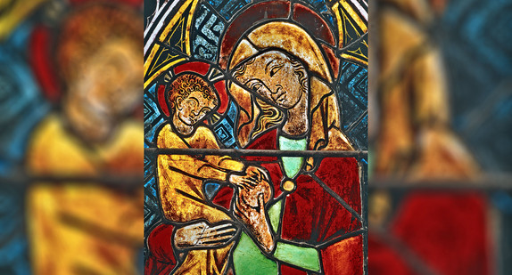 Chorfenster mit einem Motiv aus dem 14. Jahrhundert in der Klosterkirche St. Anna Heiligkreuztal (Foto: © Landesmedienzentrum Baden-Württemberg).