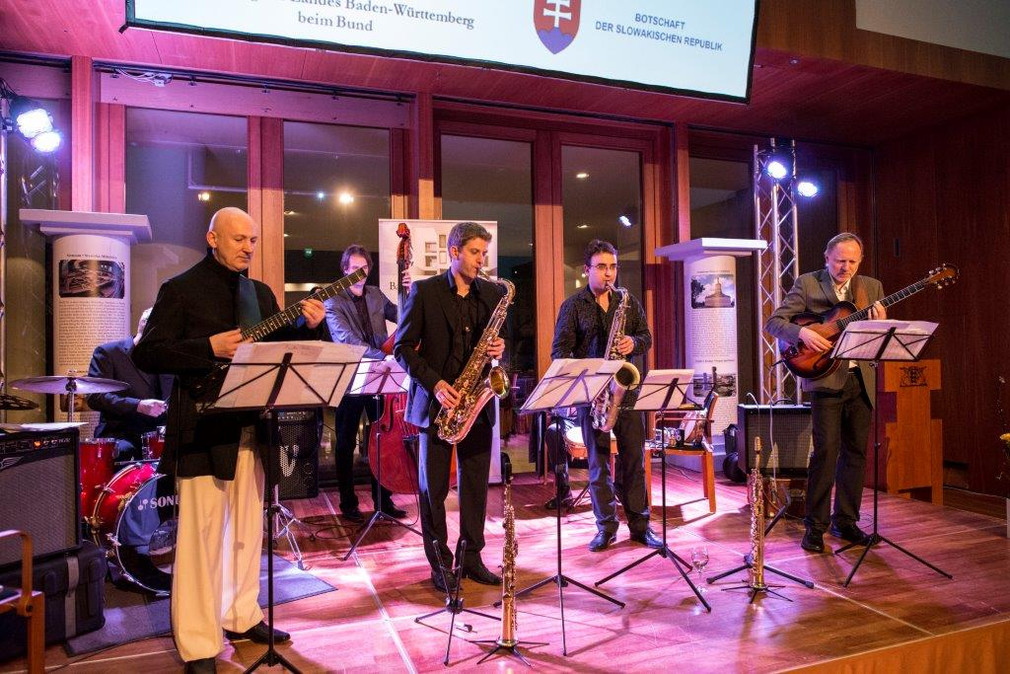 Eine Jazzgruppe mit sieben Musikern aus sieben verschiedenen Donauländern sorgte für die musikalische Umrahmung.