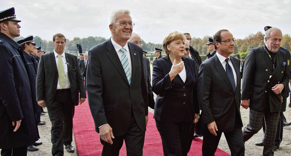 v.l.n.r.: Ministerpräsident Winfried Kretschmann, Bundeskanzlerin Angela Merkel und der französische Staatspräsident François Hollande (Foto: Staatsministerium Baden-Württemberg)