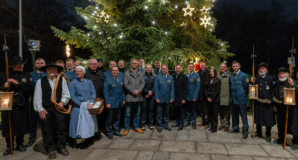 Übergabe der Gengenbacher Weihnachtstanne an die Landesvertretung, 25.11.2025