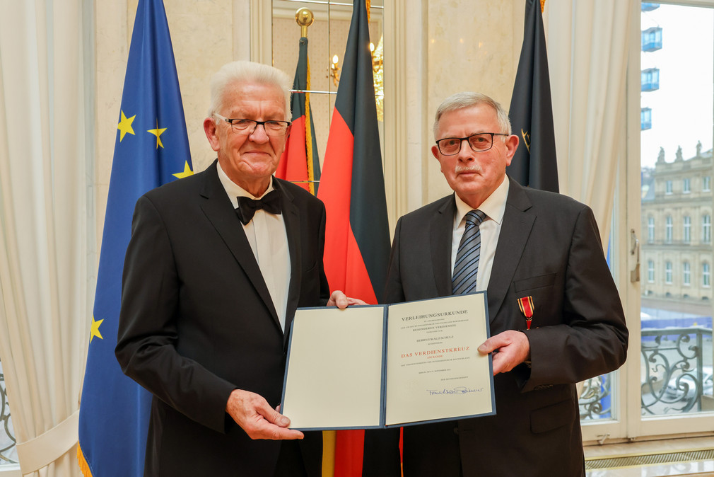 Ministerpräsident Winfried Kretschmann (links) und Ewald Schulz (rechts)
