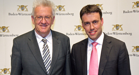 Ministerpräsident Winfried Kretschmann (l.) und der stellvertretende Ministerpräsident, Finanz- und Wirtschaftsminister Nils Schmid (r.)