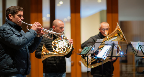 Das Bläserensemble „Blechissimo“ spielt auf