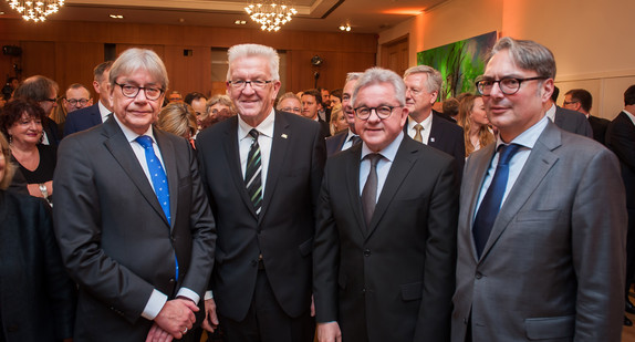 v.l.n.r.: Reinhard Silberberg, Ständiger Vertreter Deutschlands bei der EU, Ministerpräsident Winfried Kretschmann, Minister Guido Wolf und Johannes Jung, Leiter der Landesvertretung bei der Europäischen Union (Foto: © Vertretung des Landes Baden-Württemberg bei der Europäischen Union/FKPH)