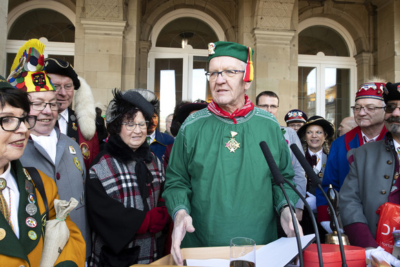 Ministerpräsident Winfried Kretschmann (M.) begrüßt die Narren (Bild: Staatsministerium Baden-Württemberg)