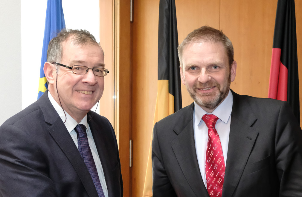 (L-R) Botschafter der Republik Estland, Mart Laanemäe, und Staatssekretär Volker Ratzmann