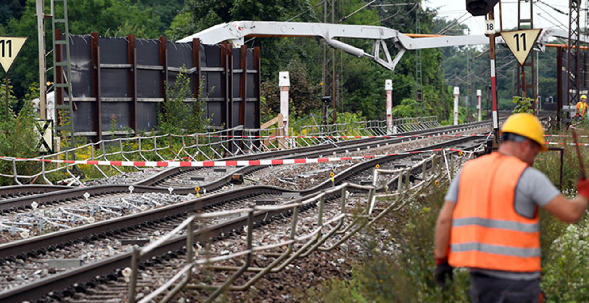 Abgesenkte Bahngleise auf der Rheintalbahn an der Tunnel-Baustelle in Rastatt Niederbühl (Foto: dpa)