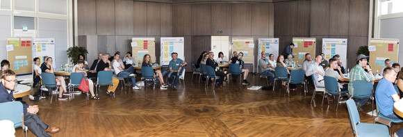 Europa Zweiter Bürgerdialog im Rahmen des Europadialogs in Rastatt Bürgerinnen und Bürger diskutieren über Europa (Foto: Gerhard Dinger)
