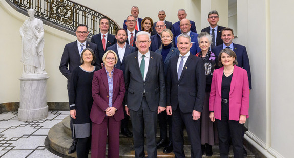 Gruppenbild mit Regierungsmitgliedern aus Baden-Württemberg und den Schweizer Grenzkantonen