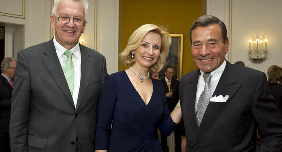 v.l.n.r.: Ministerpräsident Winfried Kretschmann, Elisabeth und Wolfgang Grupp