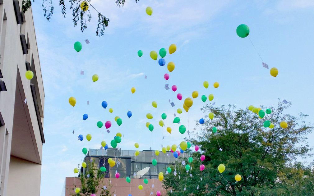 Jedes Kind konnte seine Wünsche an einem Ballon in den Berliner Himmel steigen lassen.