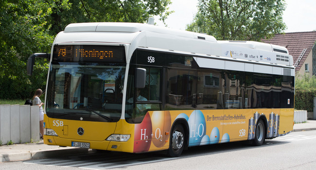 Brennstoffzellen-Hybridbus der Stuttgarter Straßenbahnen AG (Bild: © dpa)']